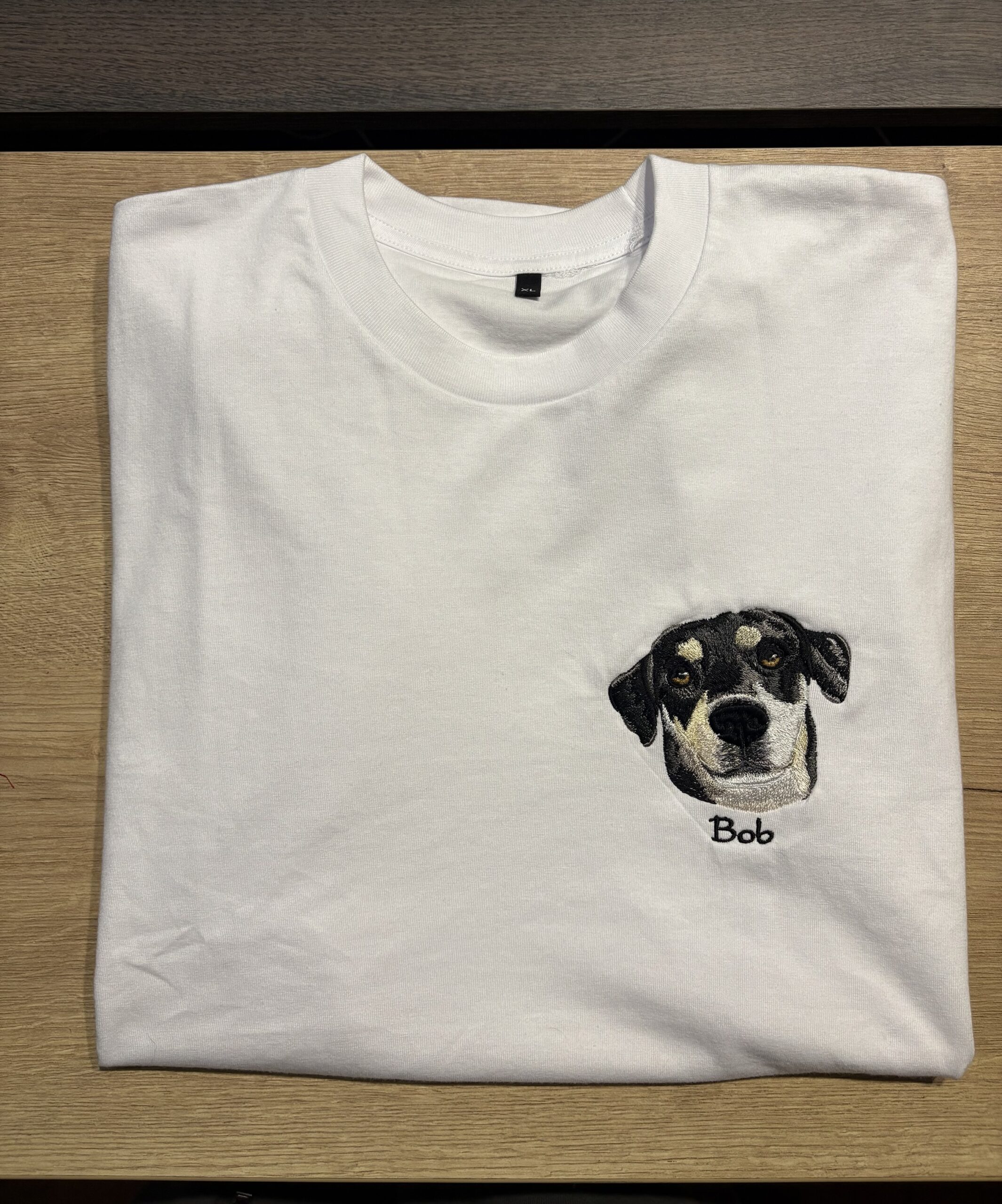 Polo de Mascota bordada - color blanco o negro - Imagen 2