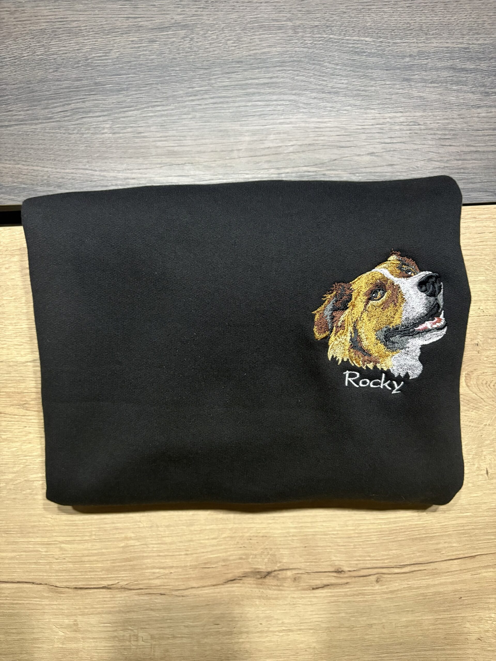 Polera + Llavero de Mascota Bordada - Imagen 7