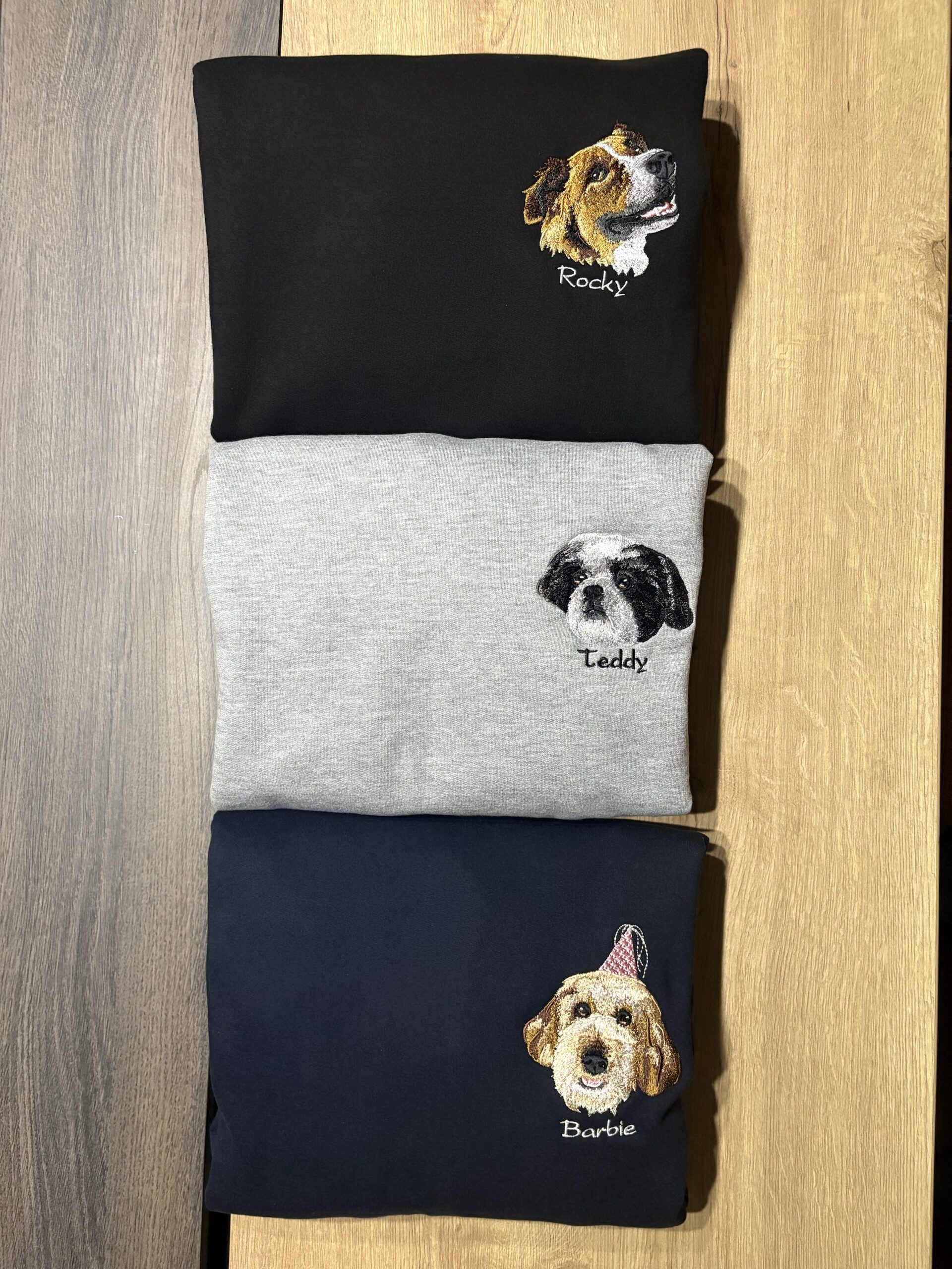 Polera + Llavero de Mascota Bordada - Imagen 4