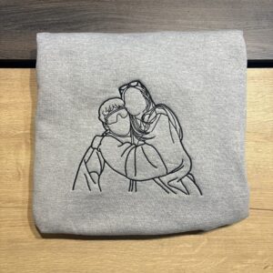 Polera bordada con lineart de la foto