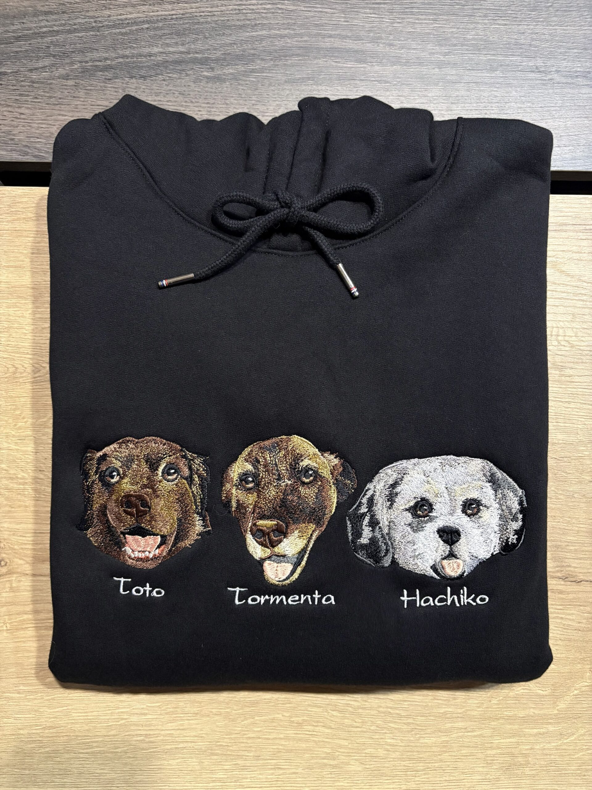 Polera con 3 Mascotas Bordada