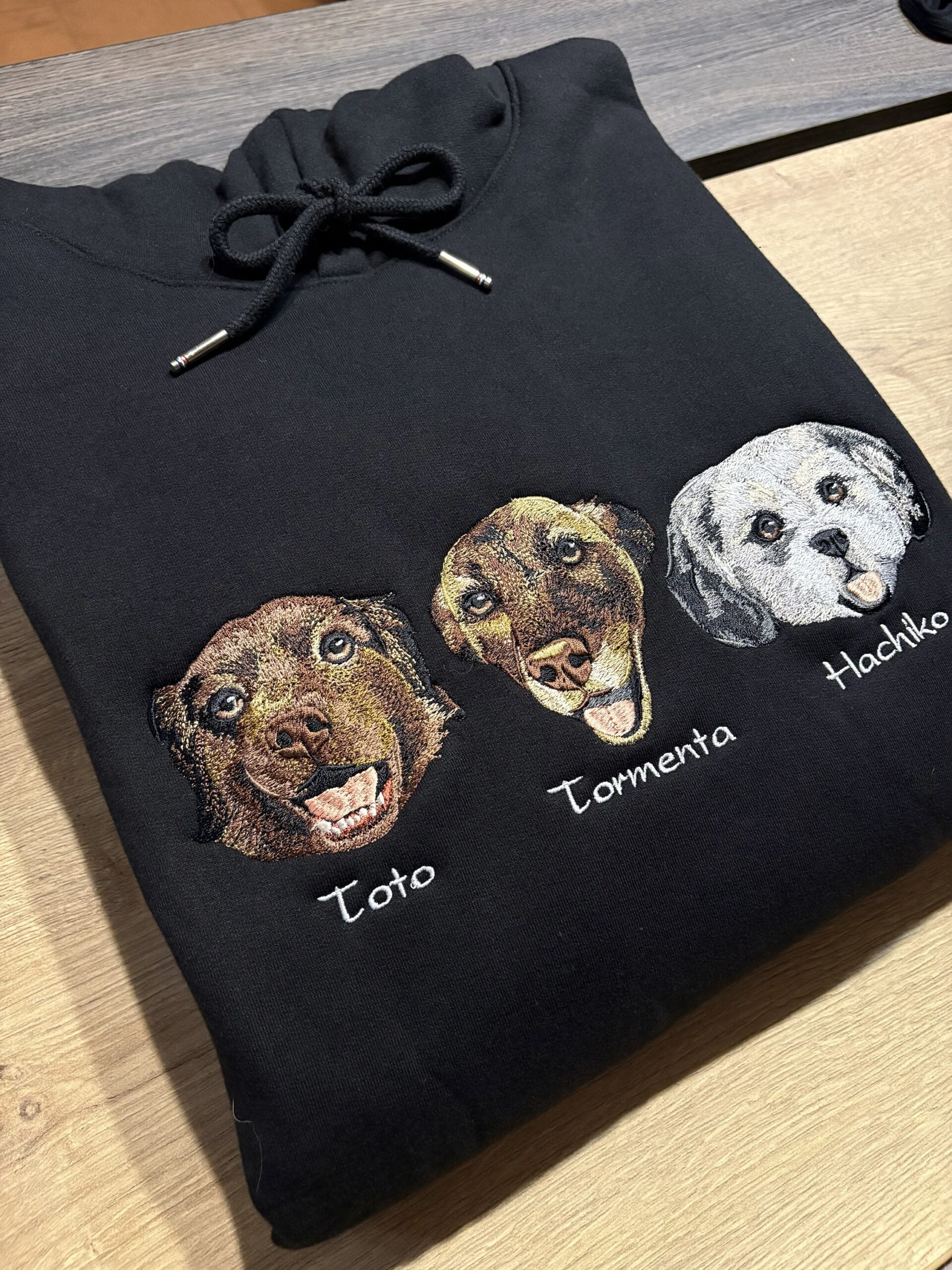 Polera con 3 Mascotas Bordada - Imagen 3