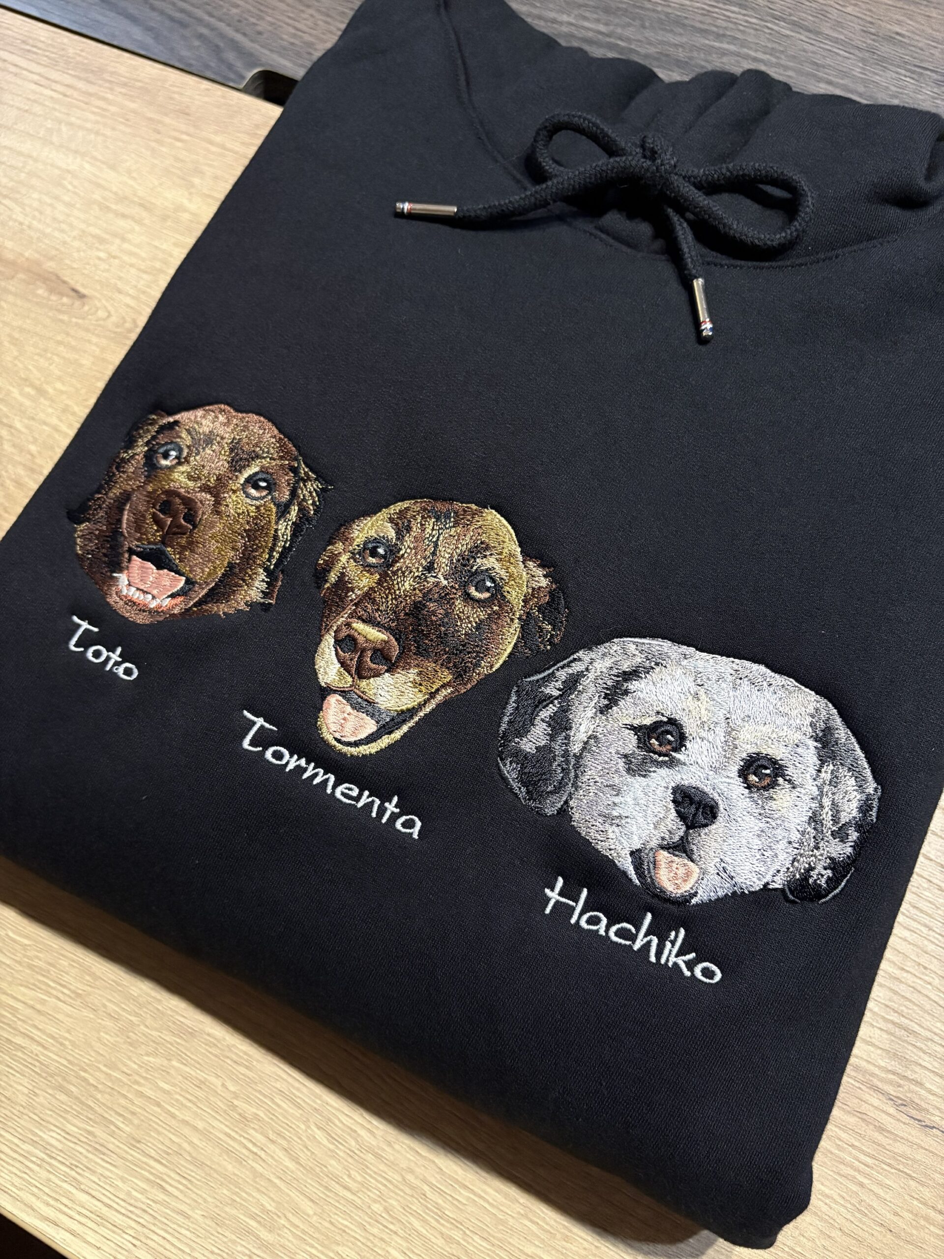 Polera con 3 Mascotas Bordada - Imagen 4